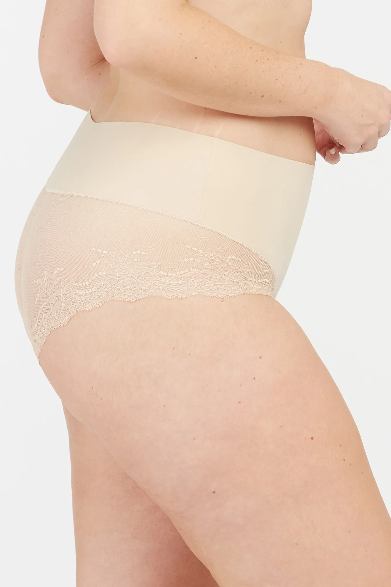 Braguita moldeadora invisible encaje nude Spanx