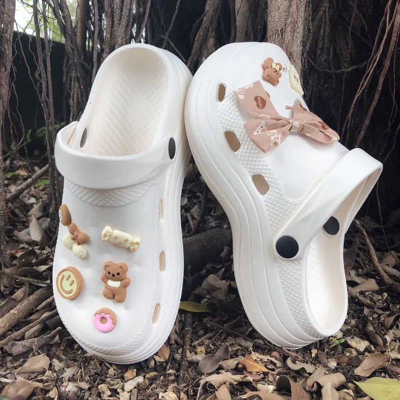 Gai Slipper Hot Women Fuera de flor Confort del verano Parejas moradas amarillas Parreras gruesas sin deslizamiento Tamaño36-41
