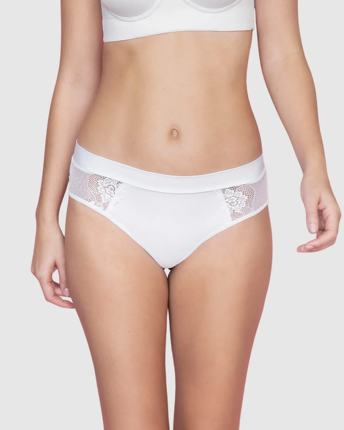 Panty cachetero en microfibra y detalles en encaje