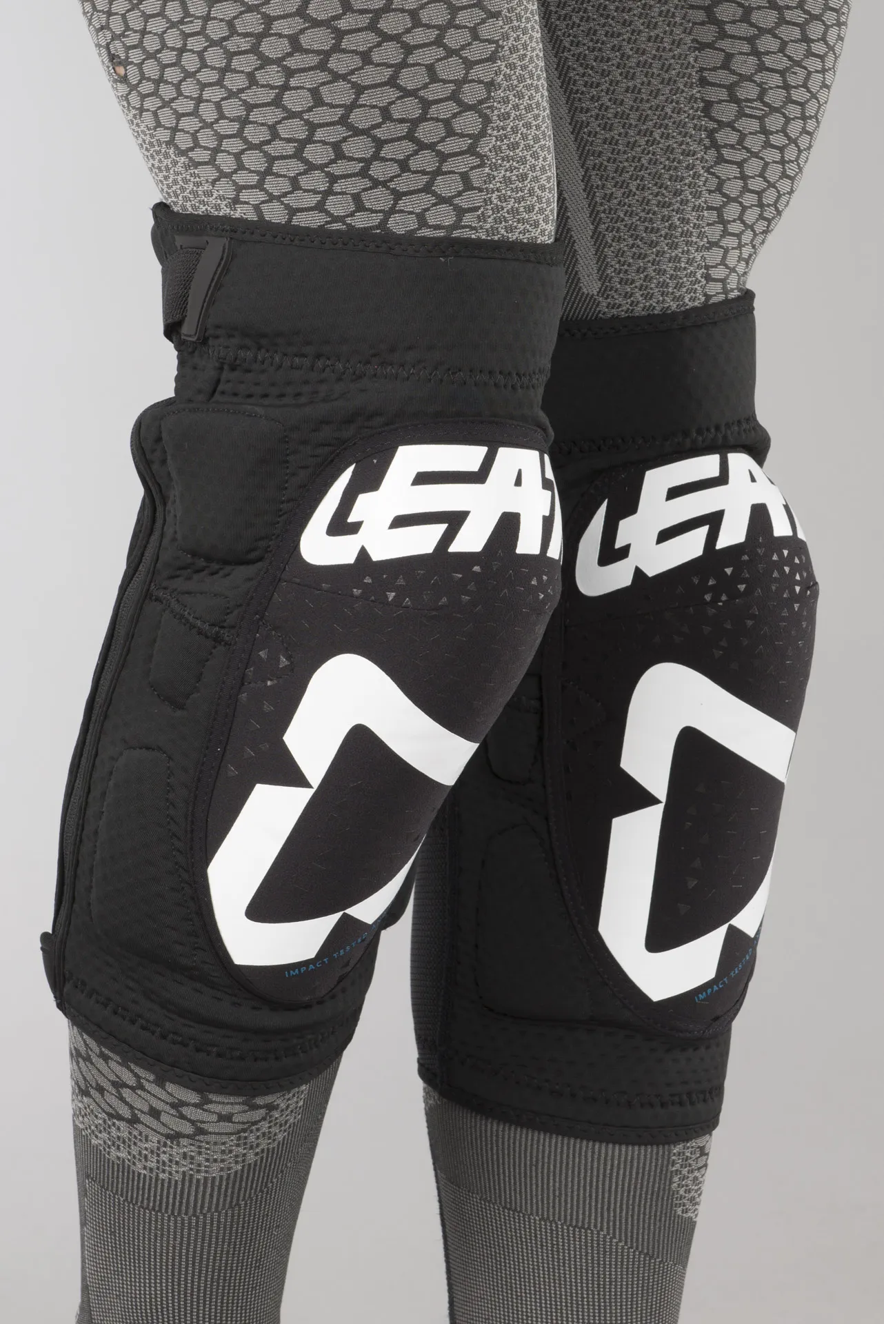 Rodilleras Leatt 3DF 5.0 Zip Blanco-Negro