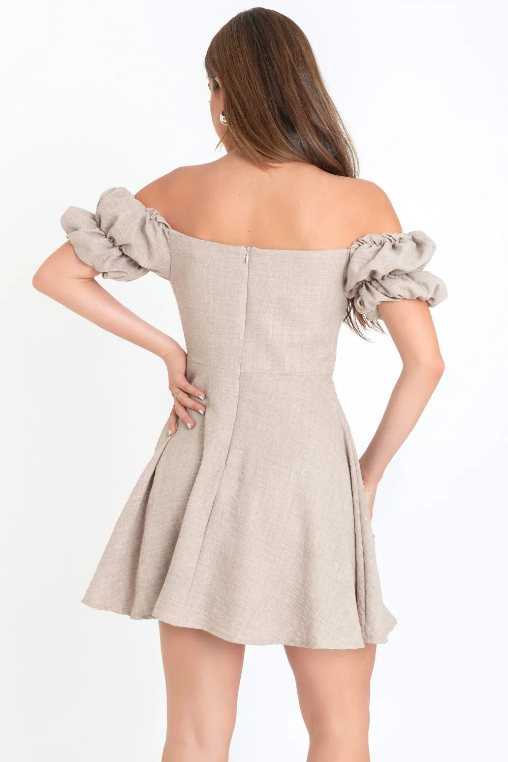Vestido de hombros descubiertos escote corazón
